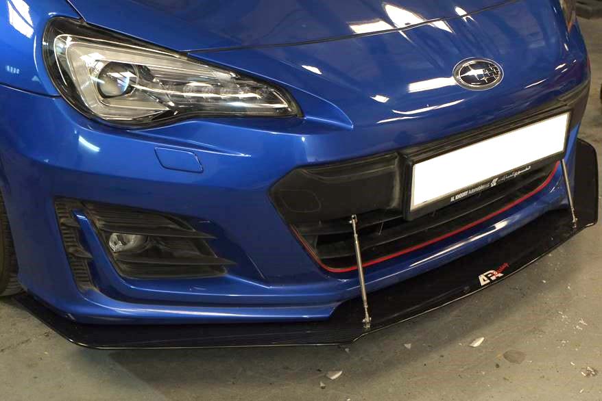 APR Performance Carbon Fiber Wind Splitter With Rods - CW-827012.